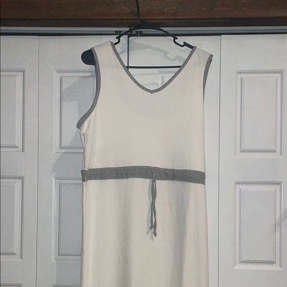 Gray and Cream Sleeveless Midi Sheath Dress - Picture 7 of 7